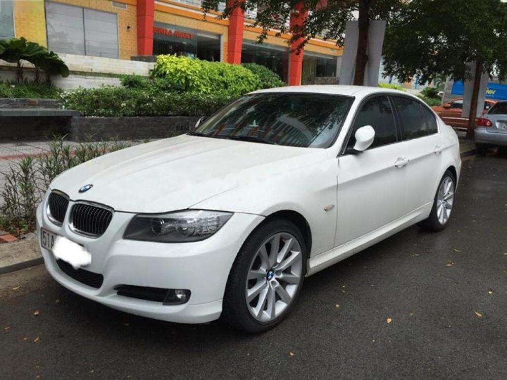 BMW 3 Series 320i 2011 - Bán BMW 3 Series 320i đời 2011, màu trắng, nhập khẩu nguyên chiếc còn mới