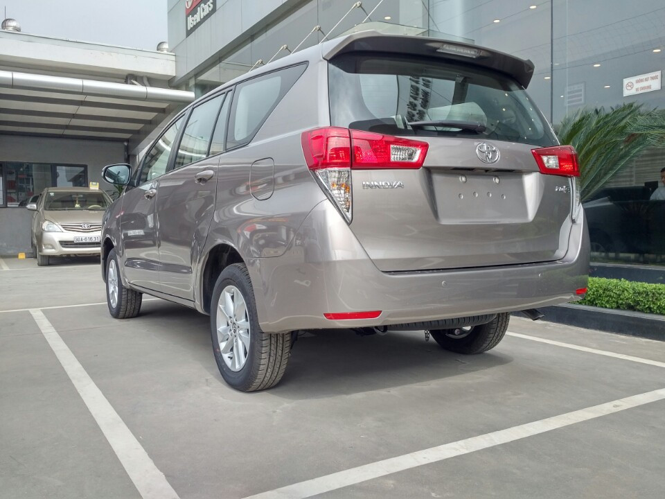 Toyota Innova E 2018 - Bán xe Toyota Innova E năm 2018, giá 743 triệu có xe giao ngay - 0963.393.983