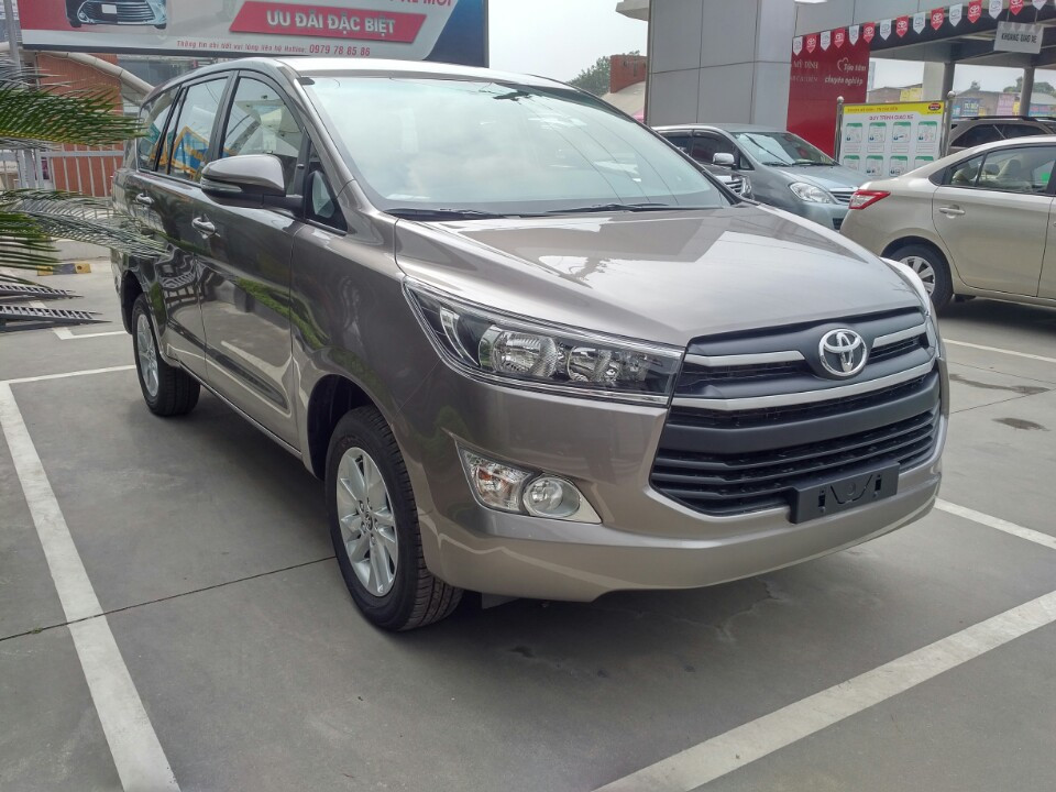 Toyota Innova E 2018 - Bán xe Toyota Innova E năm 2018, giá 743 triệu có xe giao ngay - 0963.393.983