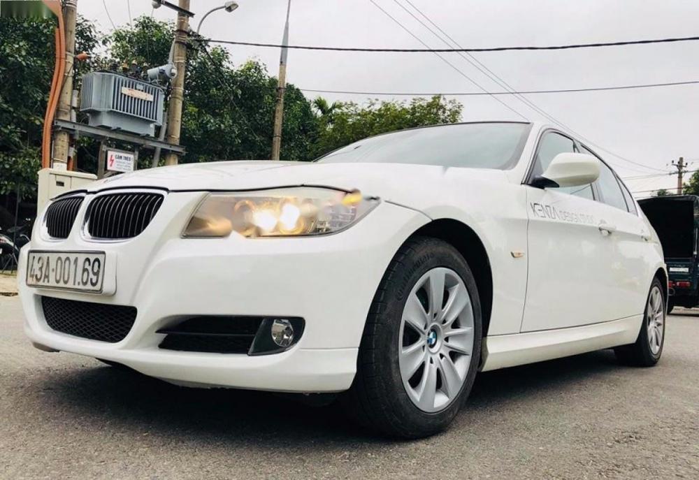 BMW 3 Series 320i 2011 - Bán xe BMW 3 Series 320i đời 2011, màu trắng, xe nhập