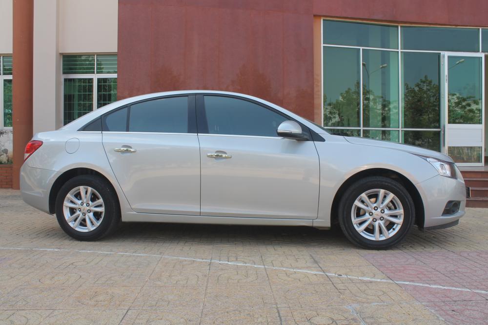 Chevrolet Cruze LS 2015 - Cần bán xe Chevrolet Cruze 1.6 màu bạc