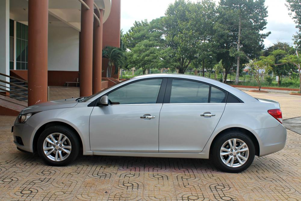 Chevrolet Cruze LS 2015 - Cần bán xe Chevrolet Cruze 1.6 màu bạc