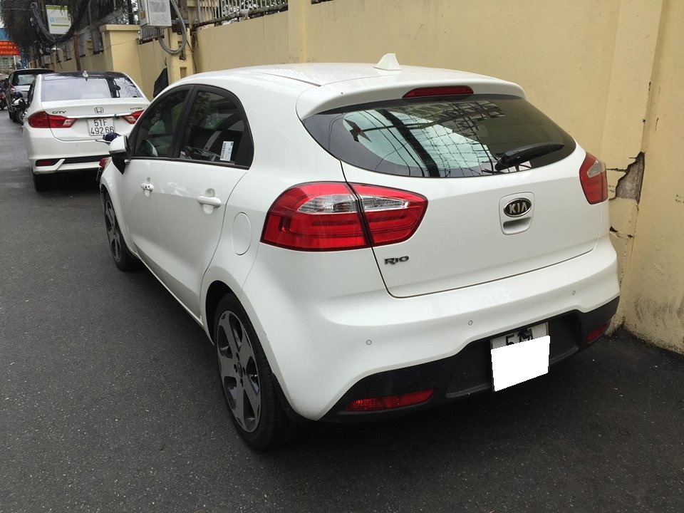 Kia Rio AT 2013 - Bán xe Kia Rio đời 2013, màu trắng, nhập khẩu