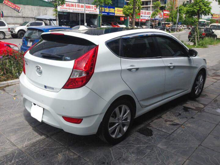 Hyundai Acent Blue Hatchback 2015 - Cần bán Hyundai Acent Blue Hatchback đời 2015, màu trắng, nhập khẩu chính hãng, 500 triệu