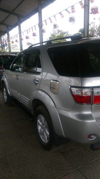 Toyota Fortuner 2011 - Cần bán Toyota Fortuner đời 2011, màu bạc, nhập khẩu, giá cạnh tranh