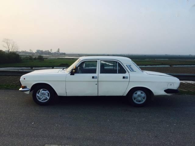 Gaz Volga 1990 - Bán Gaz Volga đời 1990, màu trắng