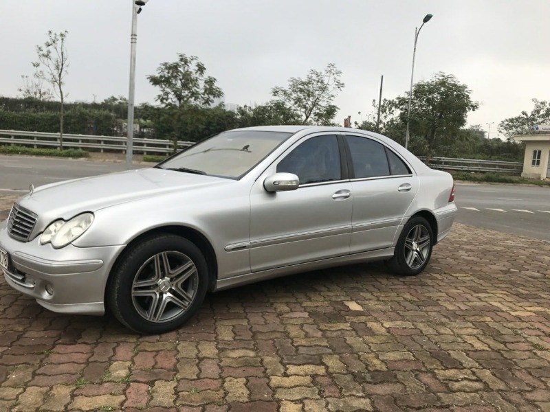 Mercedes-Benz C C180 2005 - Cần bán Mercedes C180 sản xuất 2005, xe nhập