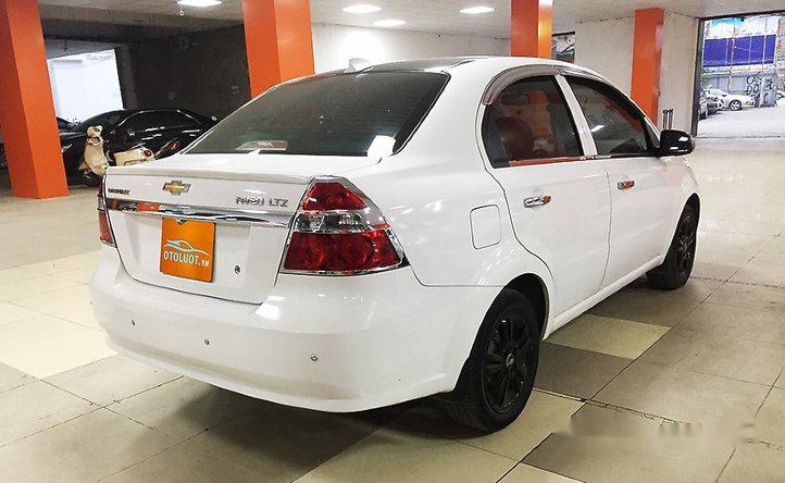 Chevrolet Aveo LTZ 2014 - Cần bán gấp Chevrolet Aveo LTZ đời 2014, màu trắng số tự động, 355tr
