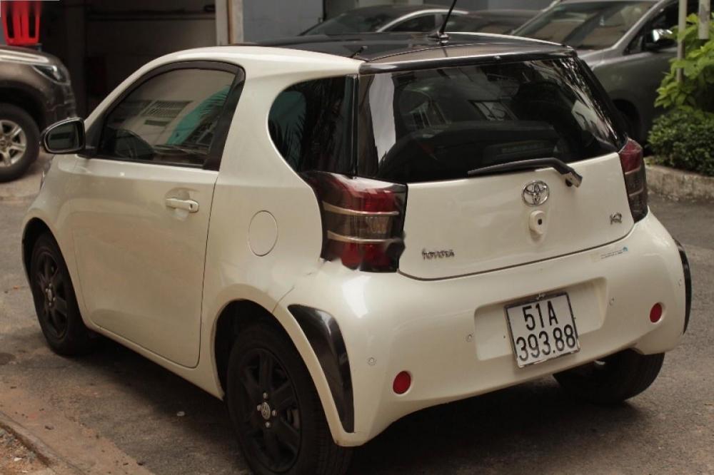 Toyota IQ 2012 - Cần bán lại xe Toyota IQ đời 2012, màu trắng, nhập khẩu nguyên chiếc