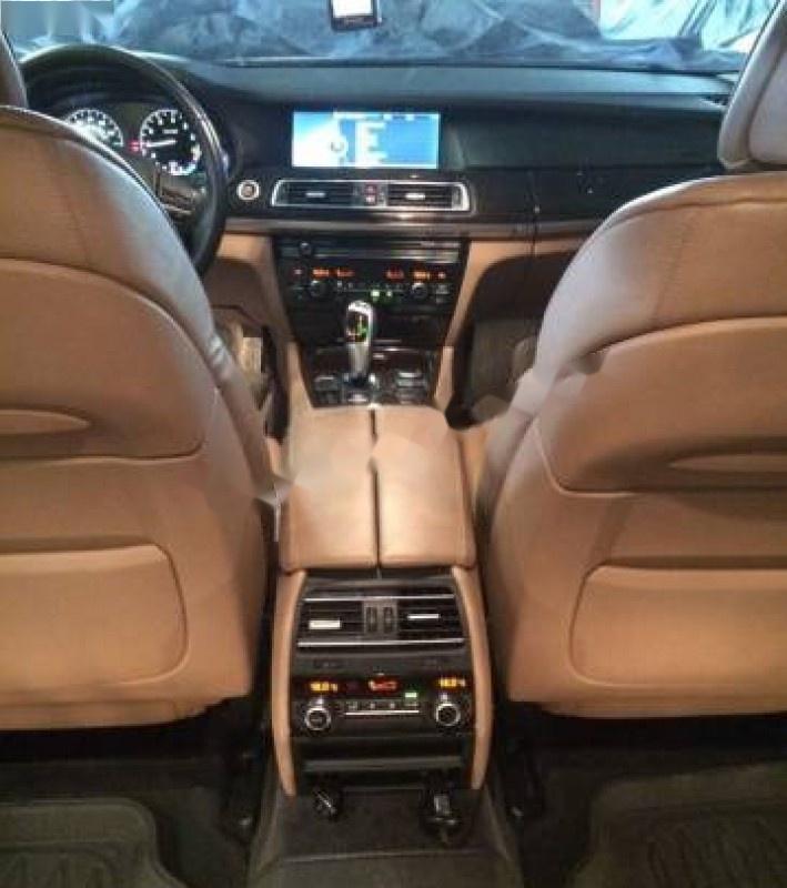 BMW 7 Series 740Li 2010 - Cần bán xe BMW 7 Series 740Li đời 2010, màu đen, xe nhập chính chủ