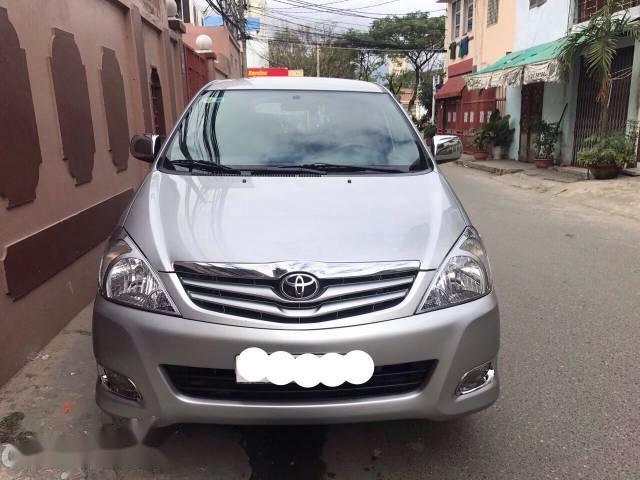 Toyota Innova   G  2012 - Bán xe Toyota Innova G năm 2012, màu bạc xe gia đình, giá tốt