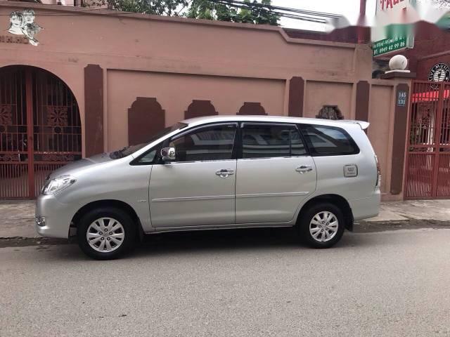 Toyota Innova   G  2012 - Bán xe Toyota Innova G năm 2012, màu bạc xe gia đình, giá tốt