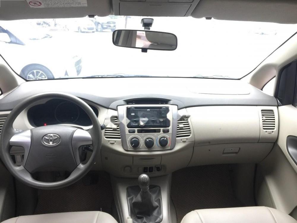 Toyota Innova 2.0E 2015 - Bán xe Toyota Innova 2.0E 2015 số sàn, giá tốt