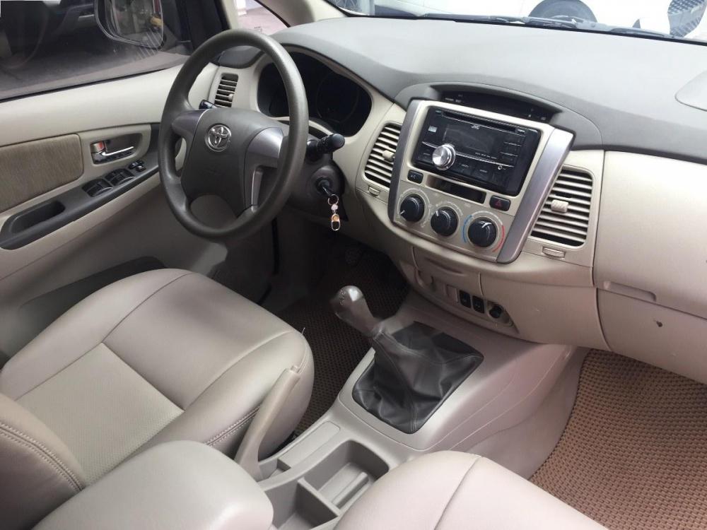 Toyota Innova 2.0E 2015 - Bán xe Toyota Innova 2.0E 2015 số sàn, giá tốt