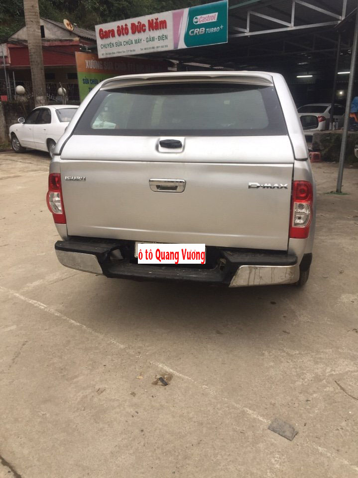 Isuzu Dmax 2008 - Cần bán Isuzu Dmax đời 2008, màu bạc