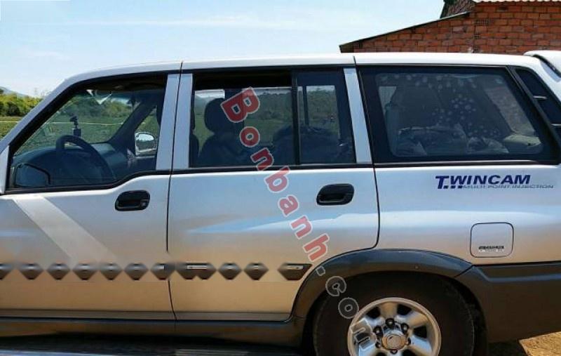 Ssangyong Musso 2004 - Cần bán gấp Ssangyong Musso đời 2004, màu bạc còn mới