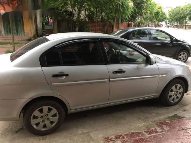 Hyundai Verna 2009 - Cần bán gấp Hyundai Verna đời 2009, màu bạc chính chủ