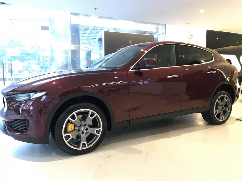 Maserati 2018 - Bán xe Maserati Levante màu đỏ nhập khẩu mới 100%, bán Maserati Levante giá tốt nhất