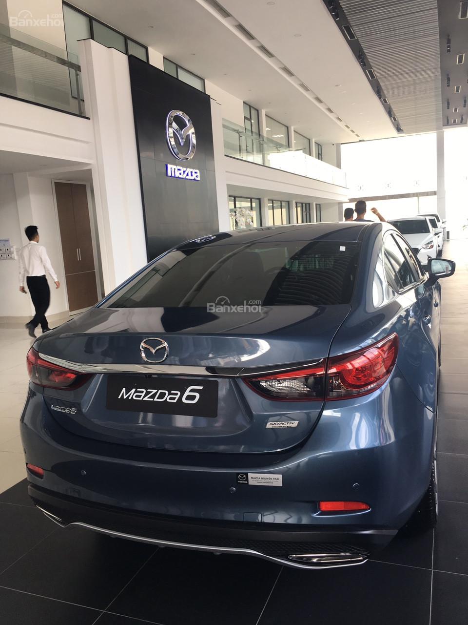 Mazda 6 2.0L Facelift 2018 - Bán Mazda 6 2018 2.0L Facelift, chỉ từ 819 triệu, đủ màu, giao xe ngay, ưu đãi khủng, hỗ trợ trả góp 95%