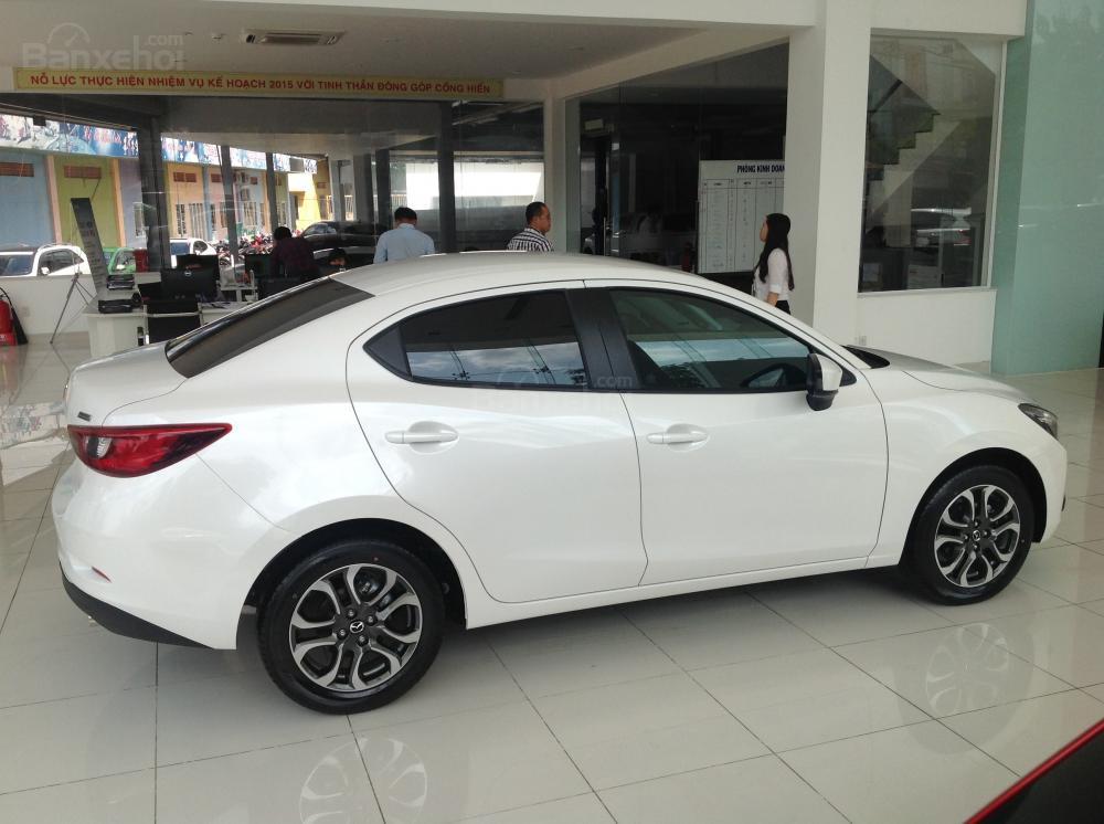 Mazda 2 2018 - Cần bán xe Mazda 2 sản xuất năm 2018, màu trắng