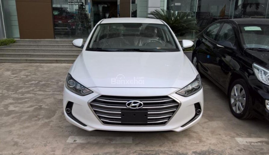 Hyundai Elantra 1.6AT  2018 - Bán gấp Hyundai Elantra 1.6AT tự động, xe gia đình 2018, màu trắng, giá 619 triệu, góp 85%xe. Xe ở Đắk Lắk - Đắk Nông