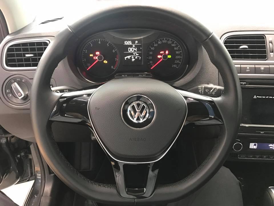 Volkswagen Polo 1.6L 2017 - Bán Volkswagen Polo Hatchback đời 2017, màu đen, nhập khẩu chính hãng LH: 0933.365.188