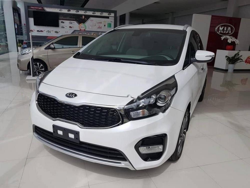 Kia Rondo GAT 2018 - Bán Kia Rondo GAT đời 2018, màu trắng, giá chỉ 669 triệu