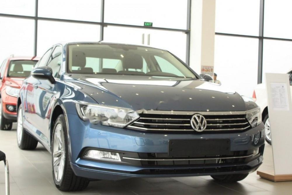 Volkswagen Passat 1.8TSI 2017 - Cần bán Volkswagen Passat 1.8TSI sản xuất 2017, màu xanh lam, xe nhập