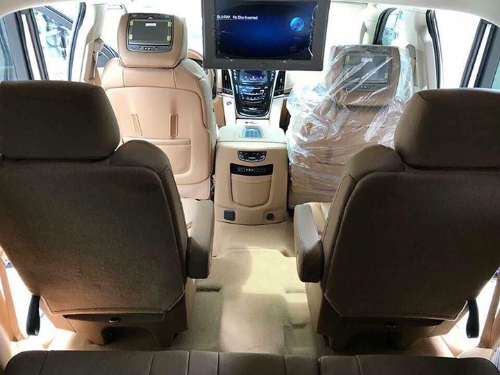 Cadillac Escalade ESV Platium 2016 - Bán Cadillac Escalade Platium sản xuất năm 2016 full option chạy 2 vạn 7km