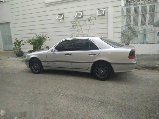 Mercedes-Benz C class C200 Elegance 1999 - Bán Mercedes C200 Elegance năm sản xuất 1999, màu bạc chính chủ, giá 186tr