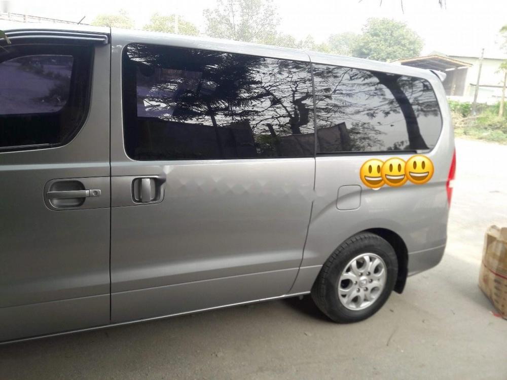 Hyundai Grand Starex 2015 - Cần bán xe Hyundai Grand Starex năm sản xuất 2015, màu bạc, nhập