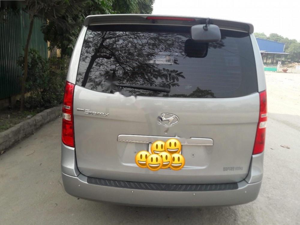 Hyundai Grand Starex 2015 - Cần bán xe Hyundai Grand Starex năm sản xuất 2015, màu bạc, nhập