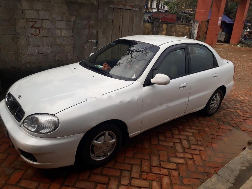 Daewoo Lanos 2001 - Cần bán lại xe Daewoo Lanos đời 2001, màu trắng chính chủ, giá chỉ 75 triệu