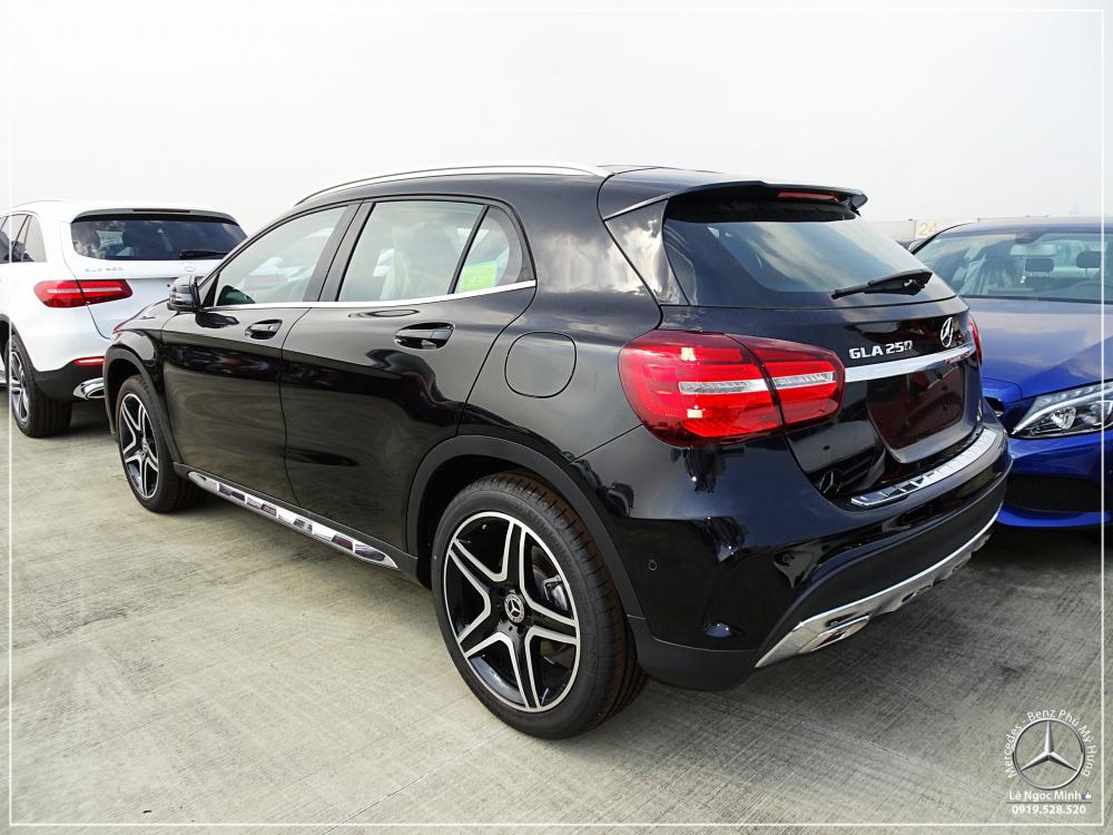 Mercedes-Benz GLA-Class GLA250 2018 - Bán Mercedes-Benz GLA 250 4 Matic - Xe SUV nhập khẩu - Hỗ trợ bank 80% - Ưu đãi lớn Tết 2020- LH: 0919 528 520