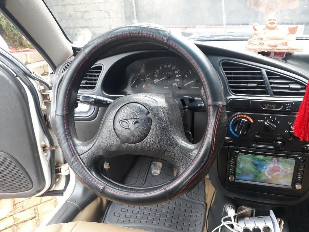 Daewoo Lanos 2001 - Cần bán lại xe Daewoo Lanos đời 2001, màu trắng chính chủ, giá chỉ 75 triệu