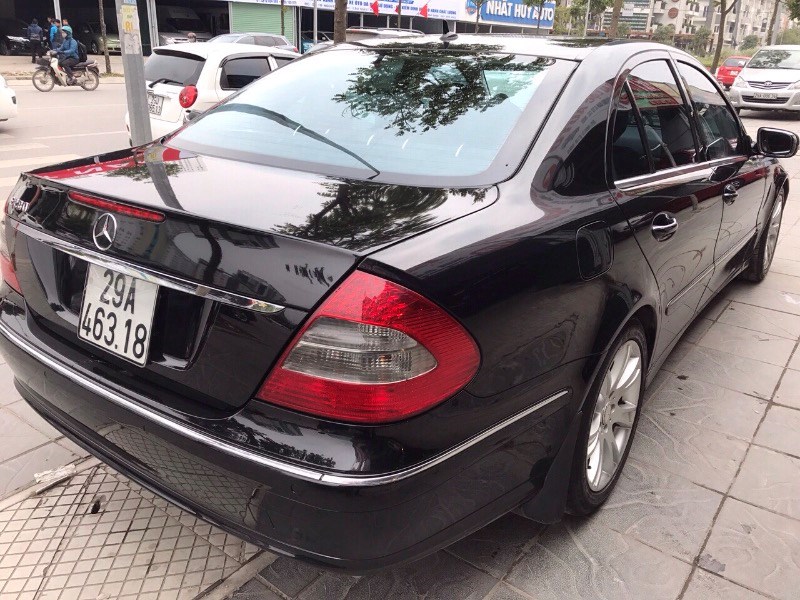 Mercedes-Benz E200 2008 - Cần bán Mercedes đời 2008, màu đen, nhập khẩu chính hãng, còn mới, giá tốt