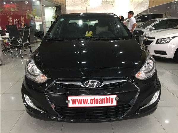 Hyundai Acent 1.4 2012 - Cần bán Hyundai Acent 1.4 năm 2012, màu đen, xe nhập, xe gia đình