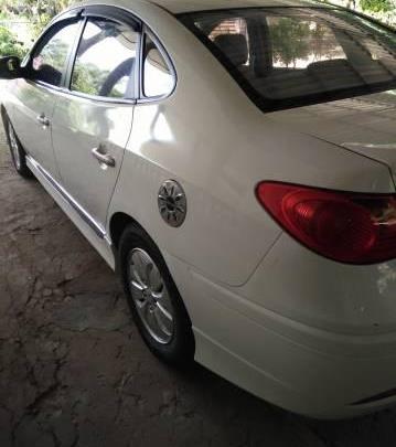 Hyundai Avante 2011 - Bán Hyundai Avante 2011, màu trắng, gia đình đang sử dụng