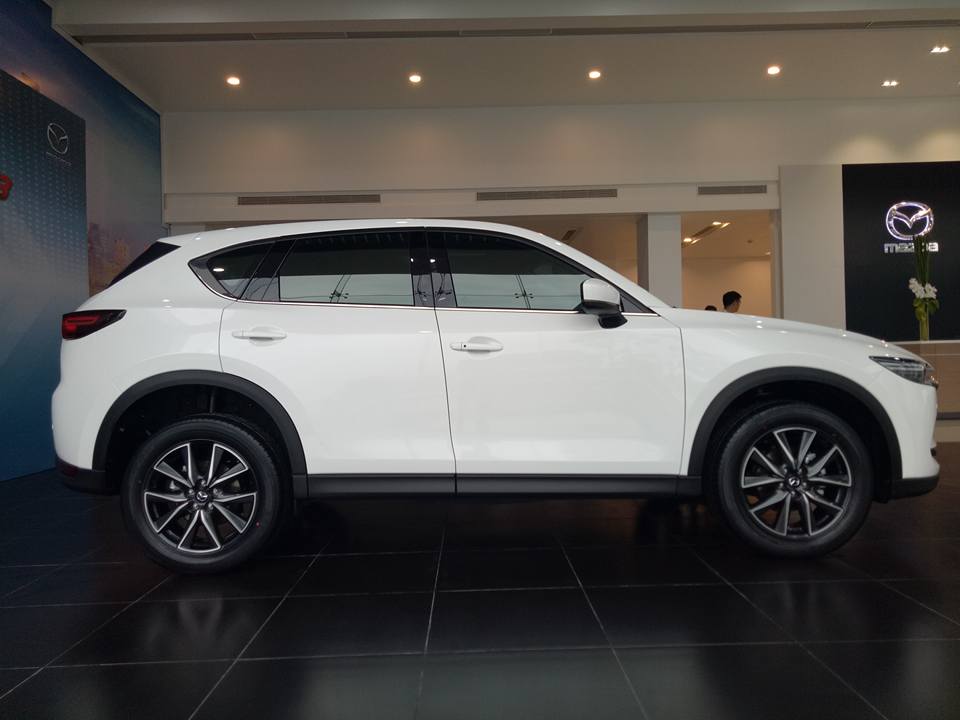 Mazda CX 5 2.5 FWD 2018 - Bán CX-5 2.5 1 cầu màu trắng, có xe giao ngay trong 3 ngày, hỗ trợ vay ngân hàng 90%. Lh 0938 907 088 Toàn Mazda