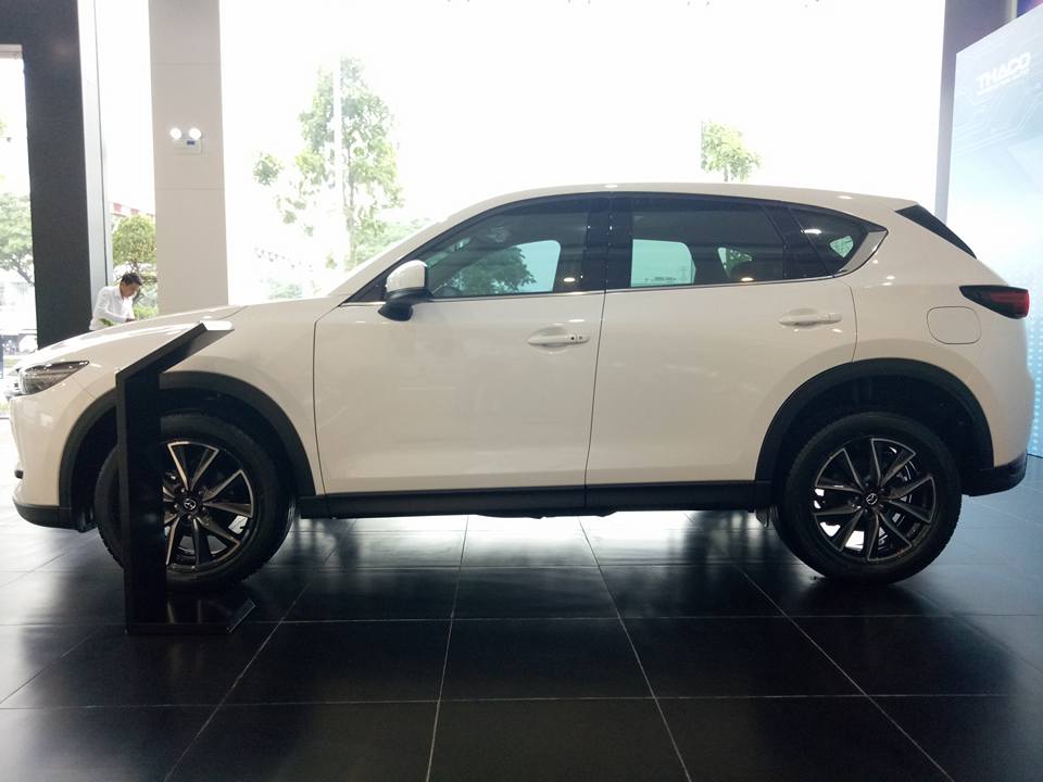 Mazda CX 5 2.5 FWD 2018 - Bán CX-5 2.5 1 cầu màu trắng, có xe giao ngay trong 3 ngày, hỗ trợ vay ngân hàng 90%. Lh 0938 907 088 Toàn Mazda