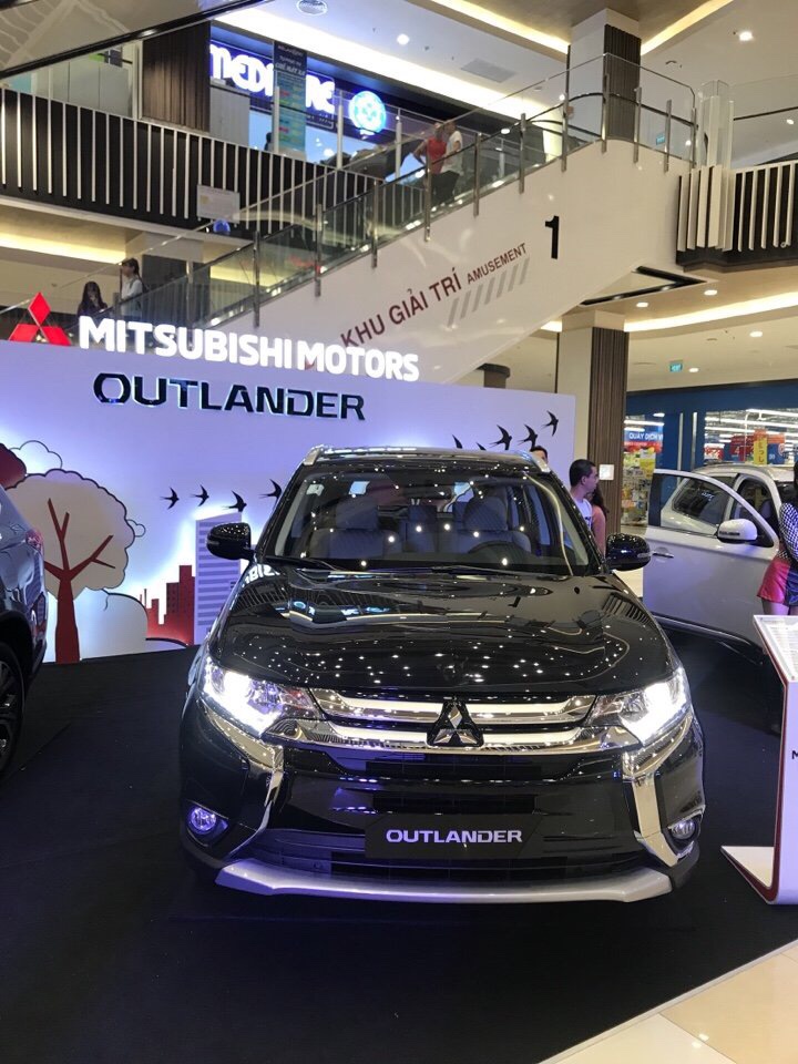Mitsubishi Outlander 2019 - Cần bán Mitsubishi Outlander đời 2019, màu đen, giá chỉ 807 triệu