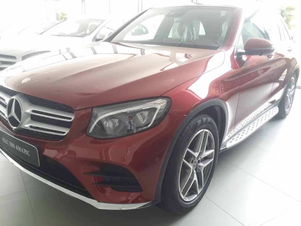 Mercedes-Benz Smart GLC 300 4MATIC 2018 - Bán xe Mercedes GLC 300 màu đỏ giá tốt. Giao xe ngay