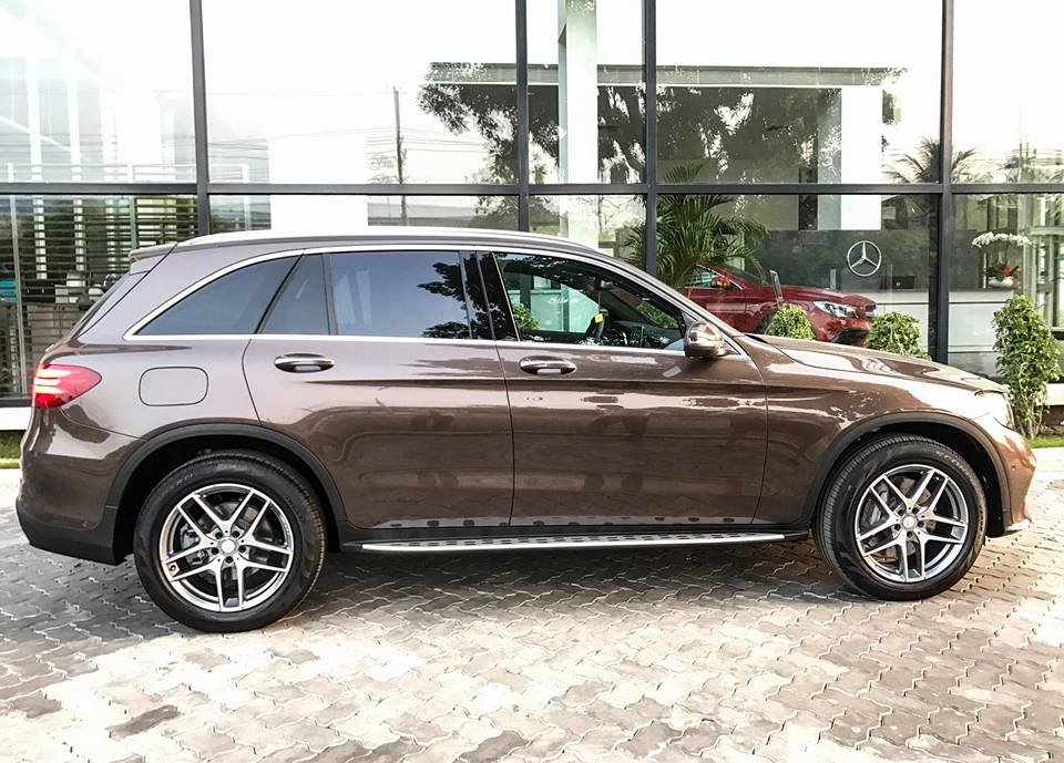 Mercedes-Benz Smart GLC 300 4MATIC 2018 - Bán xe Mercedes GLC 300 4MATIC màu nâu giá tốt. Giao xe ngay