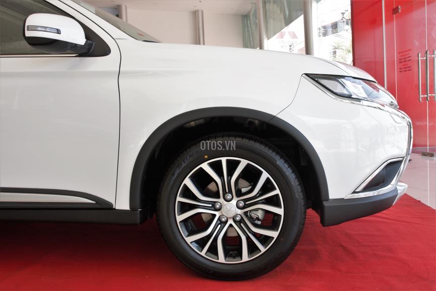 Mitsubishi Stavic CVT Premium 2018 - Khuyến mãi tháng 5 Mitsubishi Outlander 2.0 CVT Premium 1 cầu đời 2018, số tự động tại Đà Nẵng - L/H: 01215.537.547