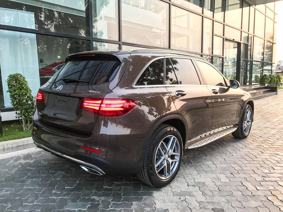 Mercedes-Benz Smart GLC 300 4MATIC 2018 - Bán xe Mercedes GLC 300 4MATIC màu nâu giá tốt. Giao xe ngay