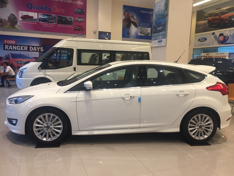 Ford Focus 2018 - Bán Focus bản full giá lăn bánh