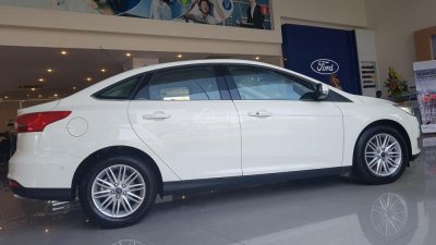 Ford Focus Titanium 1.5L Ecoboost AT 2017 - Bán Ford Focus Titanium 1.5 AT Ecoboost Sedan, sản xuất 2017 giá cạnh tranh nhất hiện nay