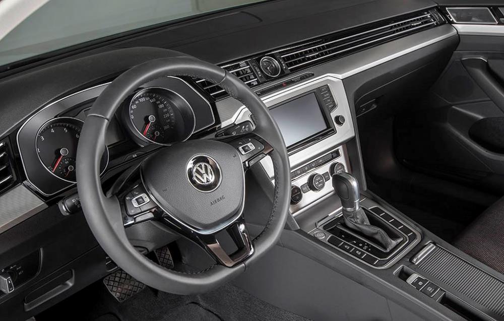 Volkswagen Passat Bluemotion  2017 - Volkswagen Passat GP đời 2017, nhập khẩu nguyên chiếc. LH VW Đà Nẵng 0868656456