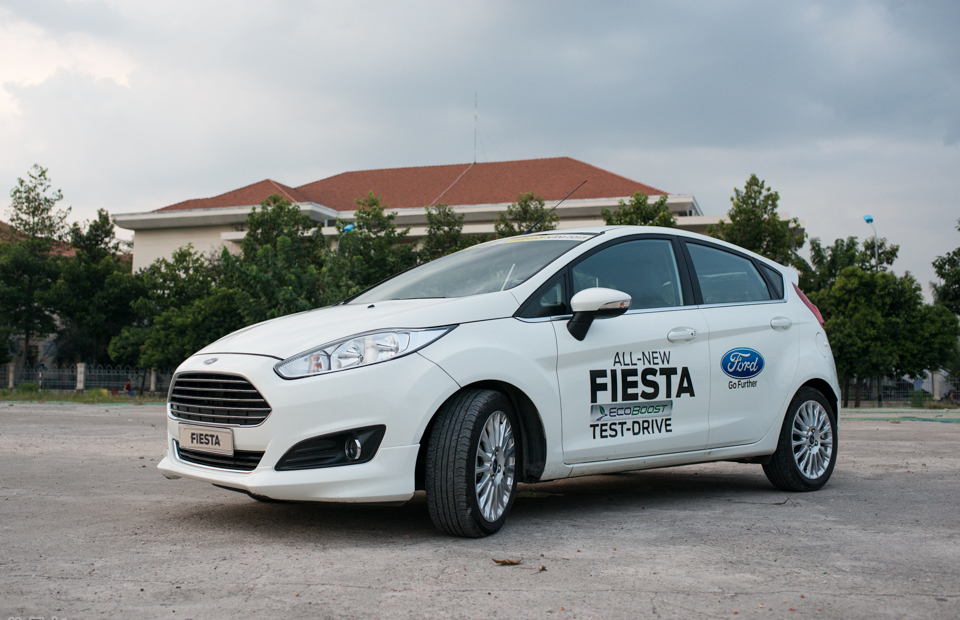 Ford Fiesta 2018 - Bán xe Ford Fiesta 1.0L 1.5L AT đời 2018, giá xe chưa giảm. Liên hệ để nhận giá xe rẻ nhất: 0931.957.622 - 0913.643.081