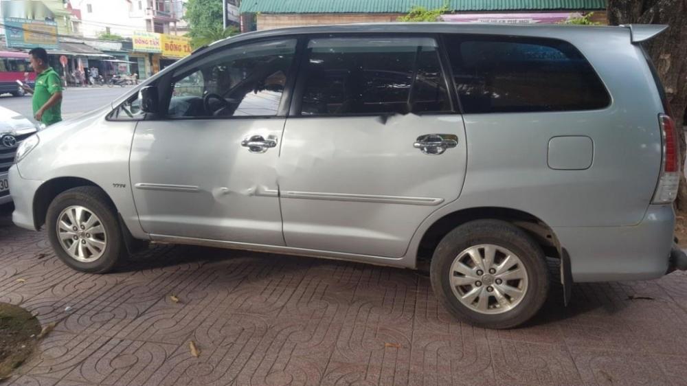 Toyota Innova 2008 - Cần bán xe Toyota Innova sản xuất năm 2008, màu bạc xe gia đình